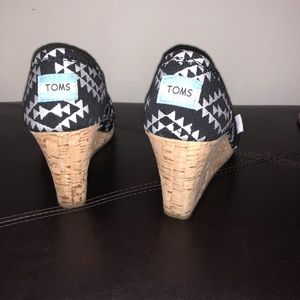 Toms open toe wedge